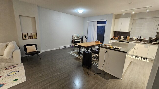 Photo - 8138-8204 204 St