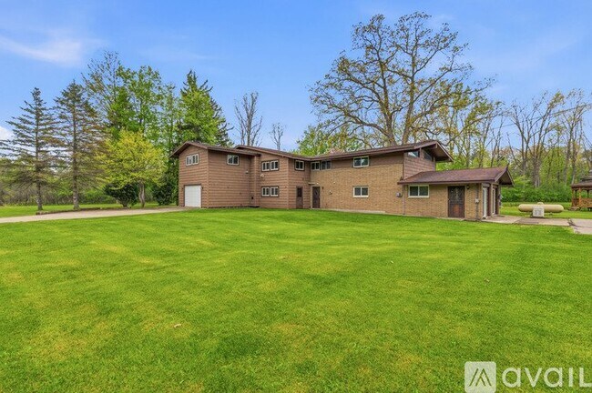 1392 Maple Grove Rd