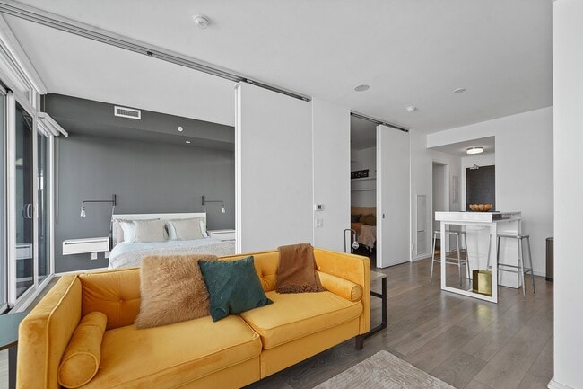 125 Peter St