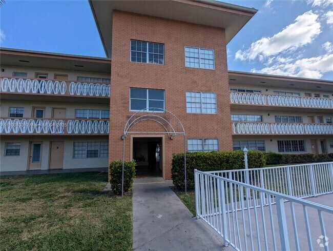 Building Photo - 11855 NE 19th Dr Unit 4 Rental