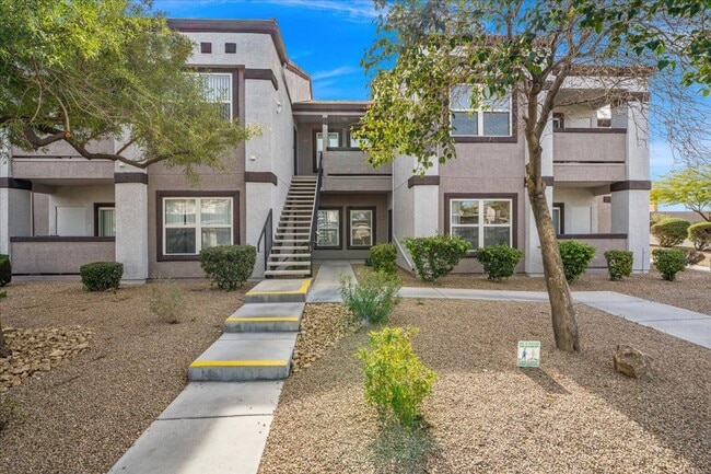 Building Photo - Fabulous Condo