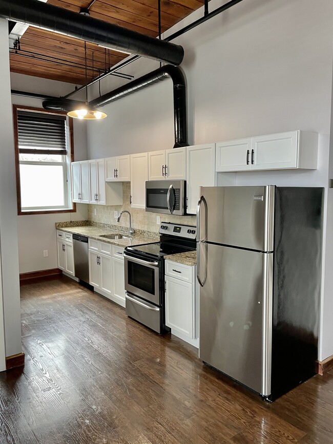 Building Photo - 10 Nebraska St Unit d