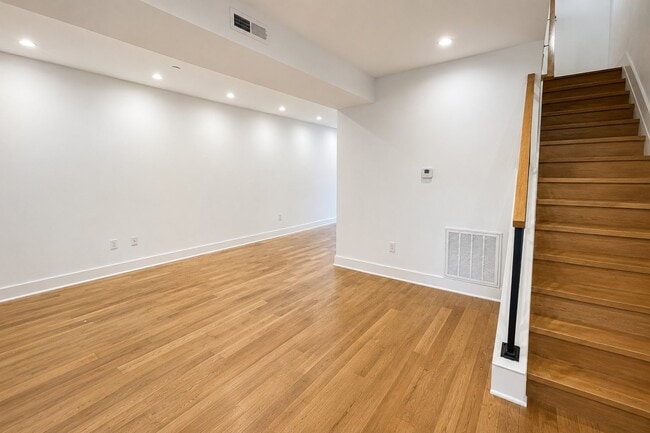 Photo - 727 Quebec Pl NW