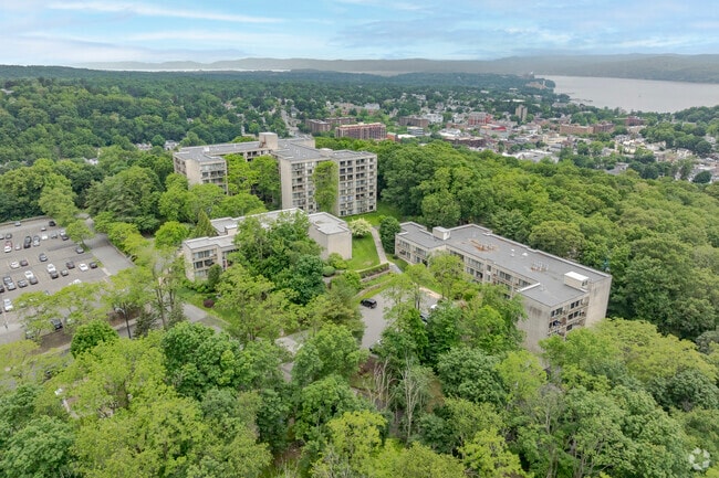 150-154 Overlook Ave - The River House