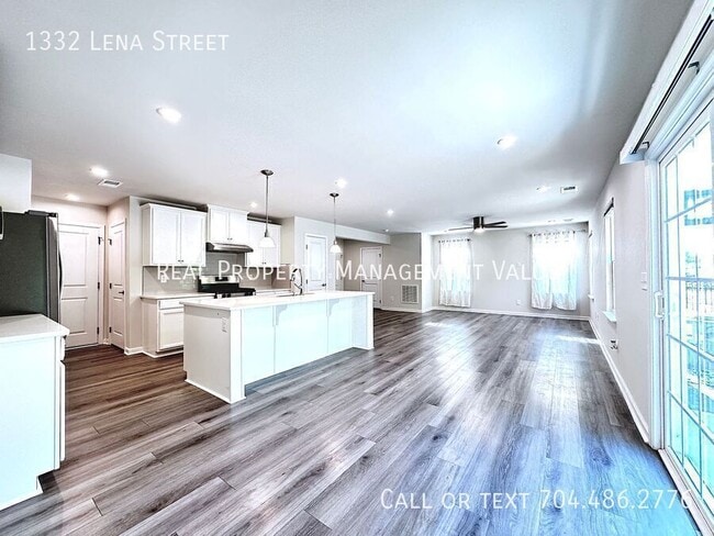 Photo - 1332 Lena St