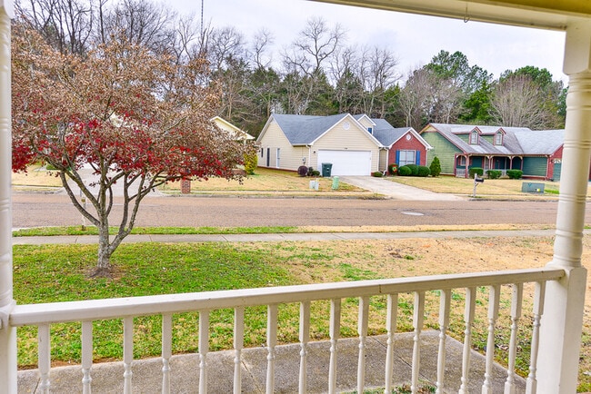 Photo - 149 Hollington Dr NE