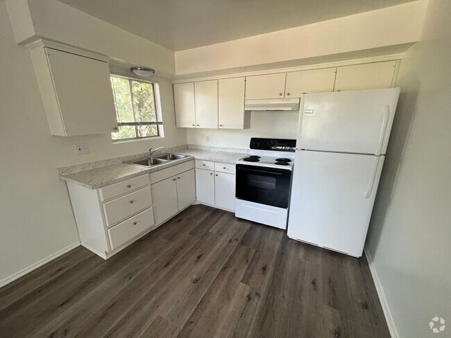 Building Photo - 25250 Unit 4 Rental