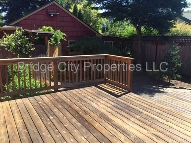 Photo - Laurelhurst Original, 3bed + Den , 2 bath no pets.