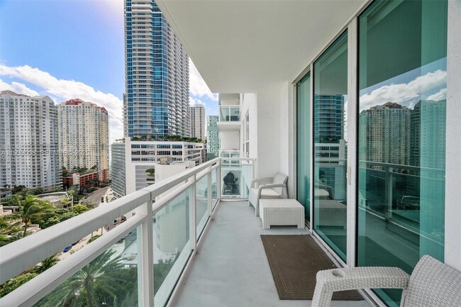 Photo - 951 Brickell Ave Unidad 1806