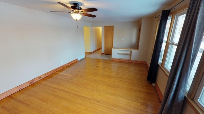 Photo - 907 E Harding Dr