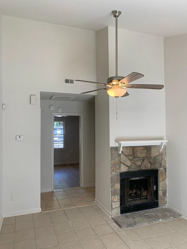 Photo - 104 Susan Dr Unidad A