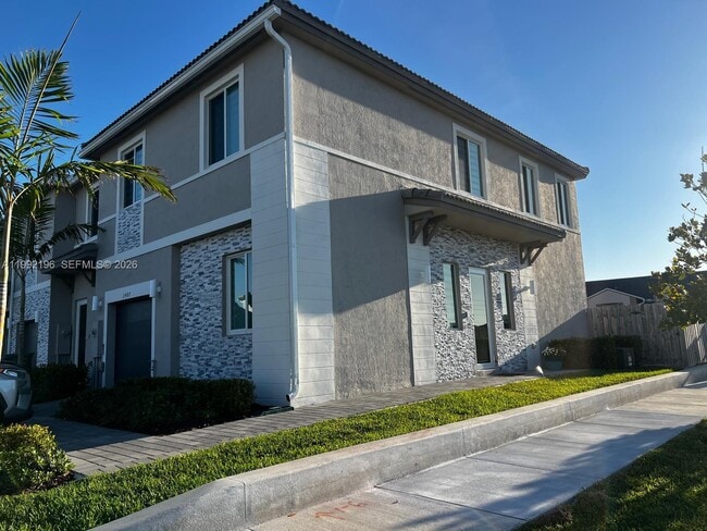 Building Photo - 1487 SE 7th Ter