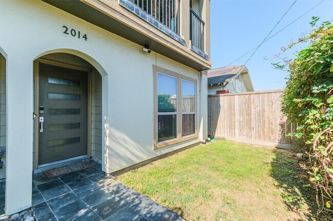Photo - 2014 McIlhenny St