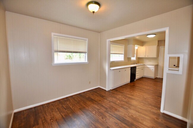 Photo - FOR LEASE! 2 Bedroom, 1.5 Bathroom - Brick...
