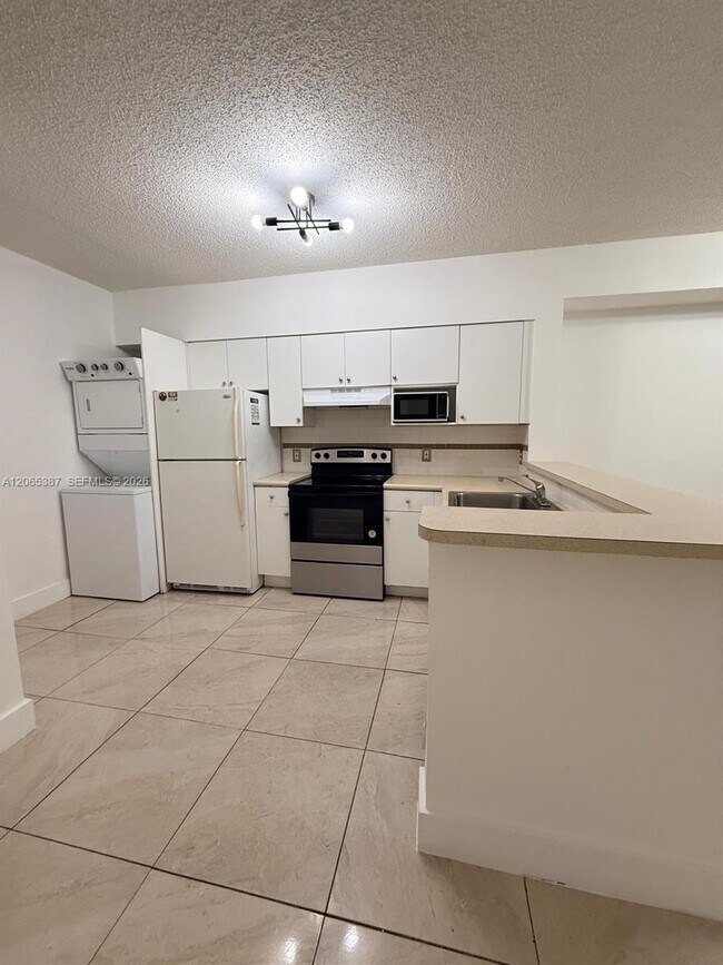 5091 NW 7th St Unit 1009