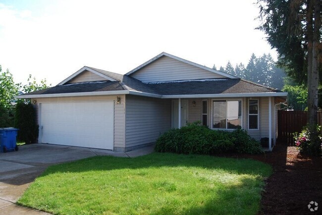 Building Photo - 3 Bedroom On Cul-de-sac!  Fenced Yard, Con... Rental