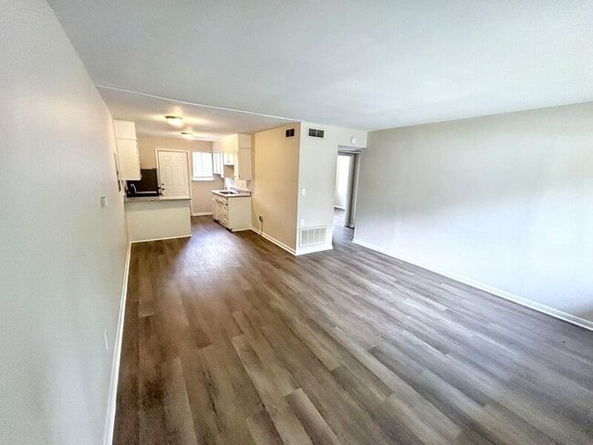 Photo - 7736 Rugby Ave Unit B