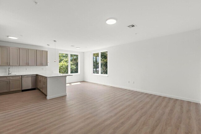 Photo - 306 Bergen Ave Unit 405