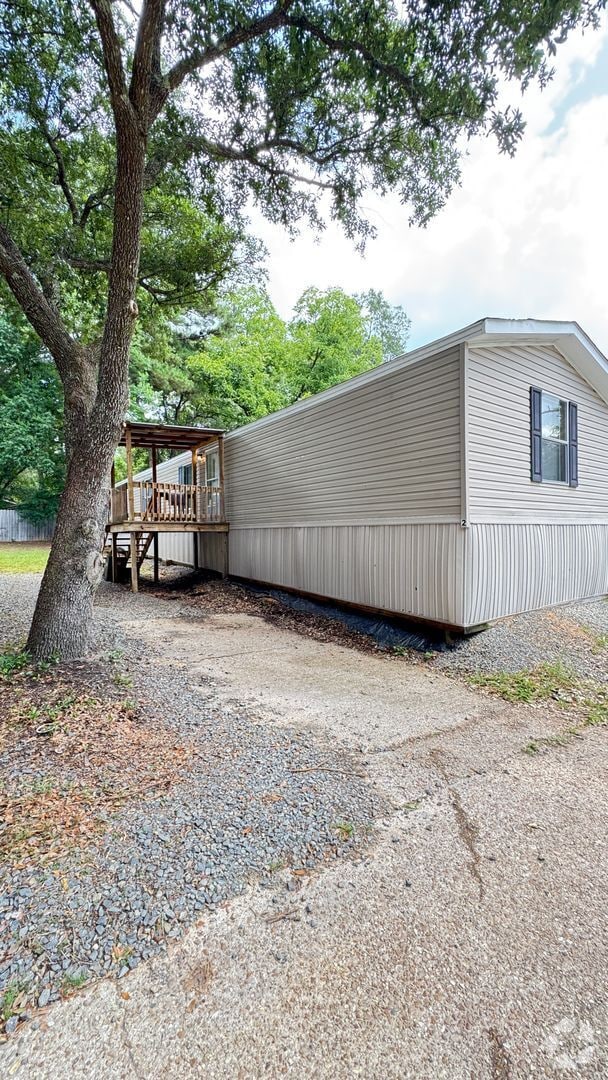 Building Photo - 2009 Model 3 Bedroom 2 Bath Mobile Home