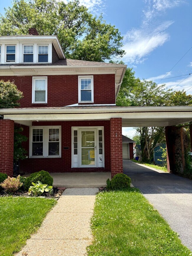 Building Photo - 4 Bedroom 1.5 Bath in Suburban SD- Large Yard/Deck and Garage