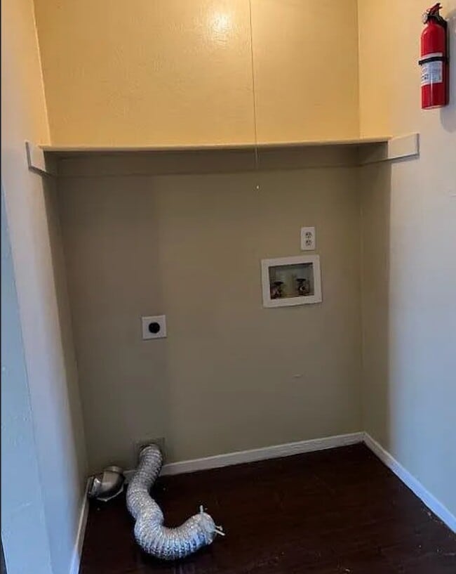 Washer Dryer Connection - 10500 Lake June Rd