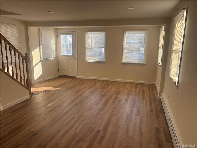 Photo - 215 E Lakewood St