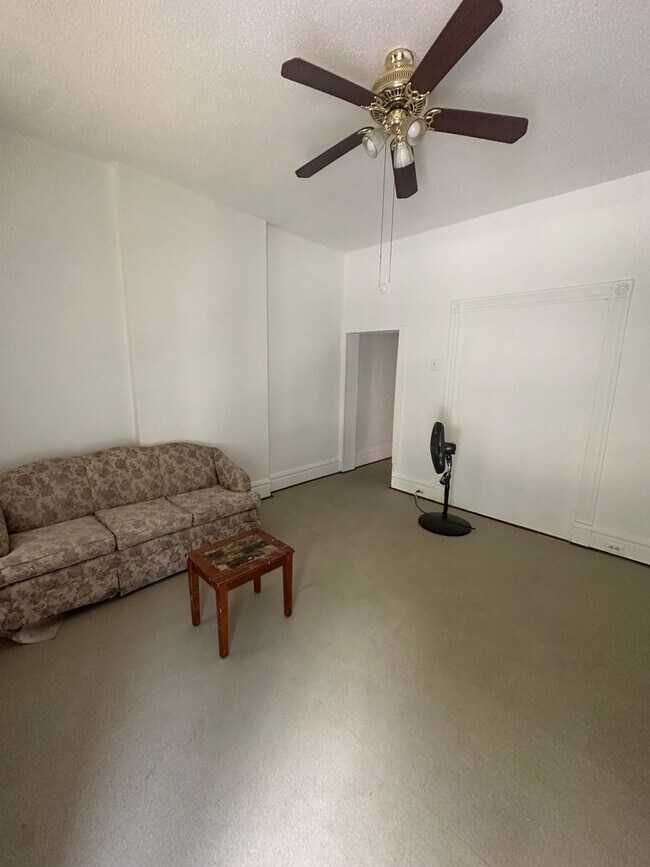 Photo - Amazing 2 Bedroom 1 Bathroom Home