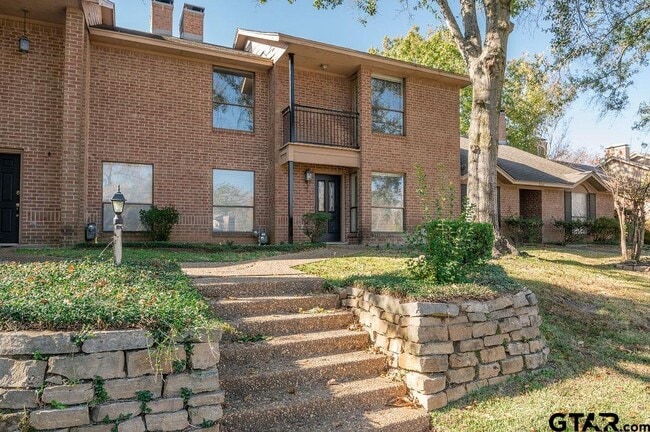Building Photo - 5821 Hollytree Dr