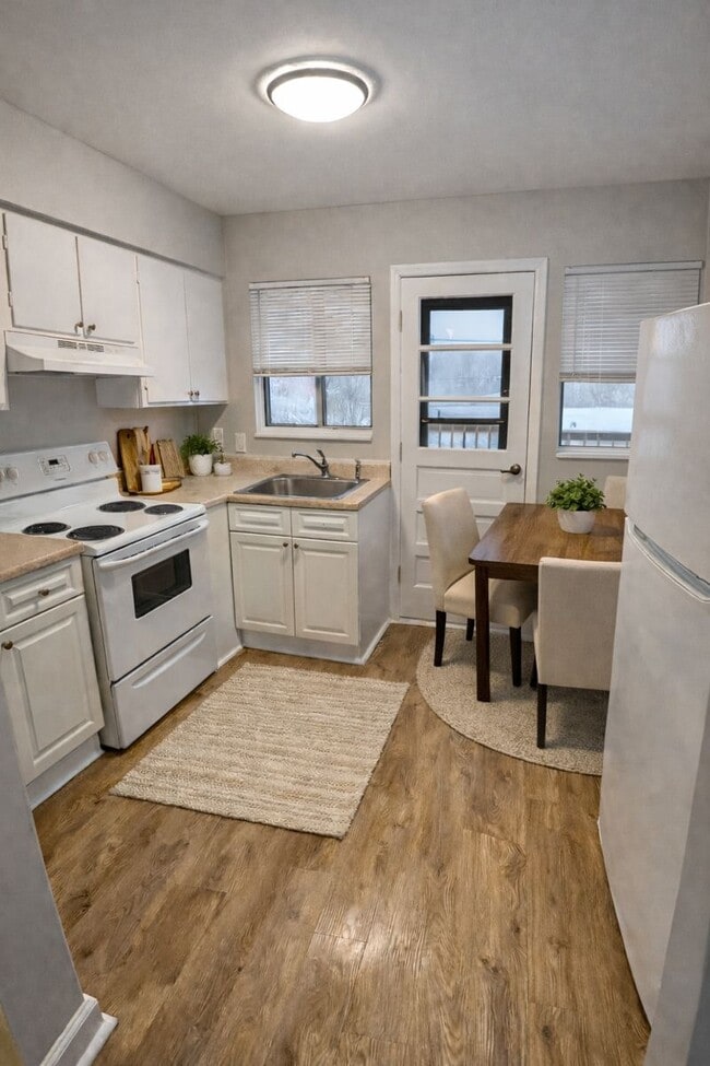 Building Photo - 10682 E Holly Rd Unit 21