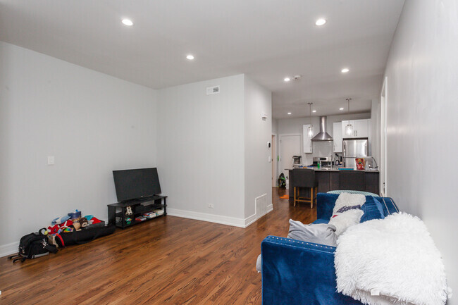 Building Photo - 2045 N Wolcott Ave Unit 1F Rental