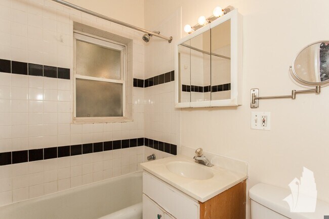 Photo - 3915 N Pine Grove Ave