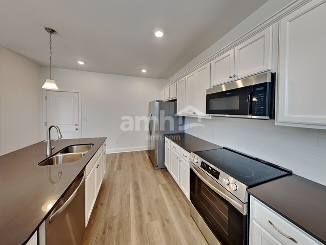 Photo - 719 Castor Ct