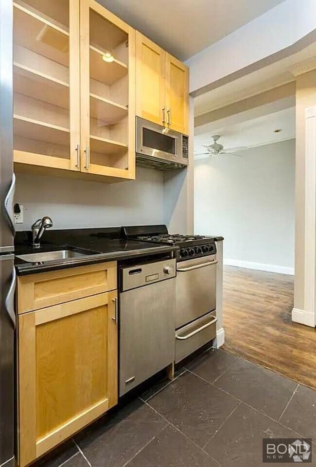 Building Photo - 234 Mott St Unit 9 Rental