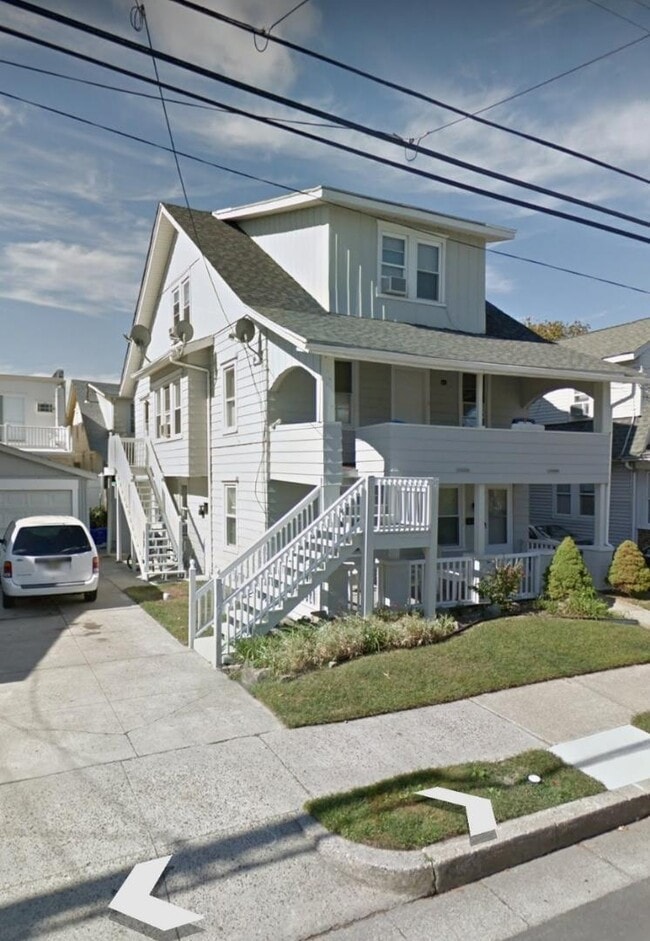 Photo - 128 N Sacramento Ave