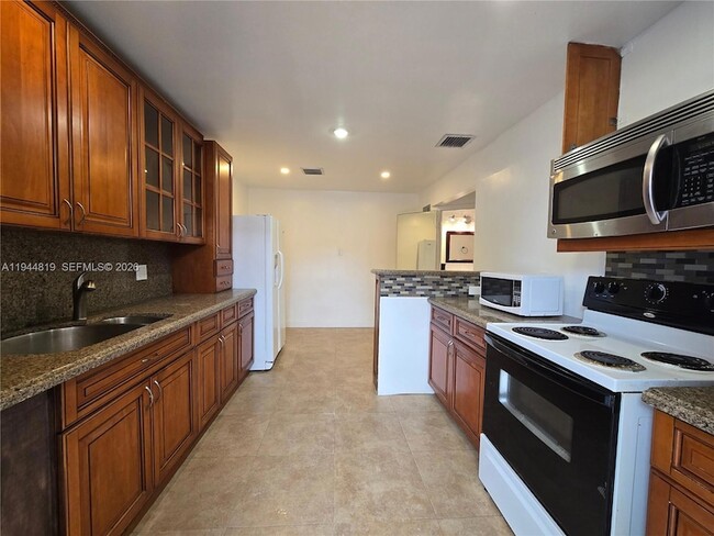 Photo - 2957 SW 36th Ct Unit 6