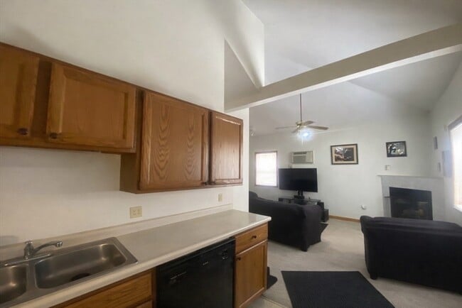 Photo - 74 Lakewood St Unit 2R