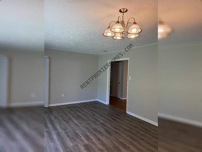 Photo - 8000 Edwina Dr