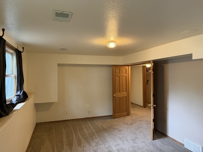 Photo - 452 Cook St