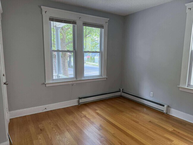 Front living area - 513 Winchester Ave Apartments Unit 1