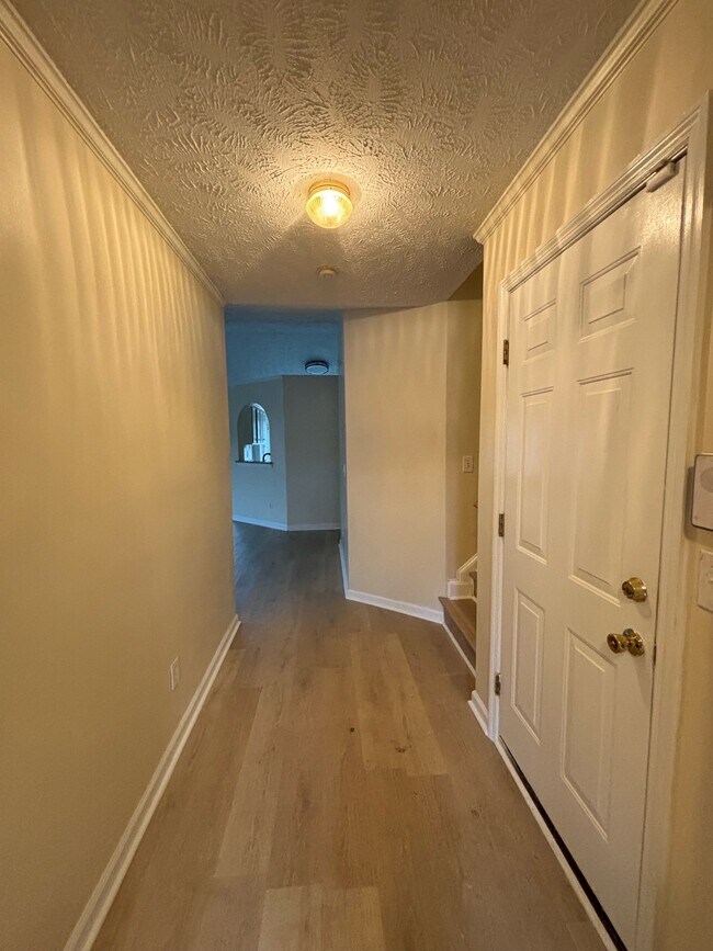 Photo - 1135 Derbyshire Rd