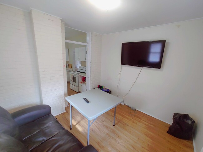 Photo - 147 Division St