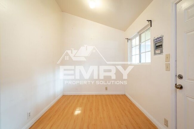 Photo - 1 Bed 1 Bath Unit for Rent Orange Blossom Move in Ready