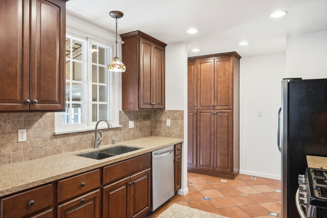 Photo - 1808 N Edison Blvd