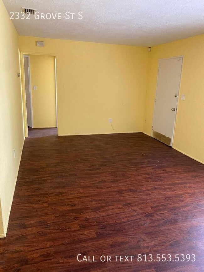 Photo - 2332 Grove St S