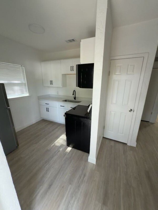 37 W 17th St