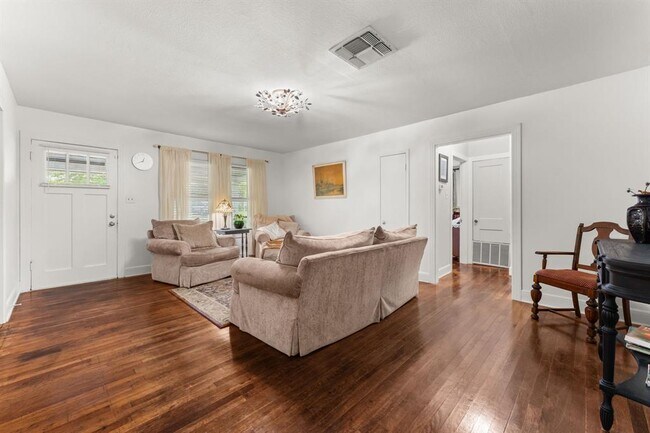 Photo - 1303 Alegria Rd