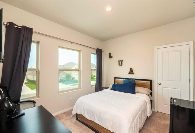 Photo - 111 Lyrebird Ln