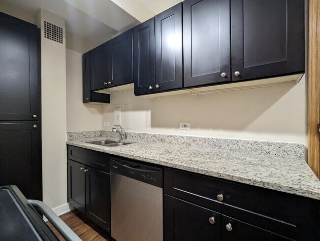 Photo - 4180 N Marine Dr Unidad Apartment 1206