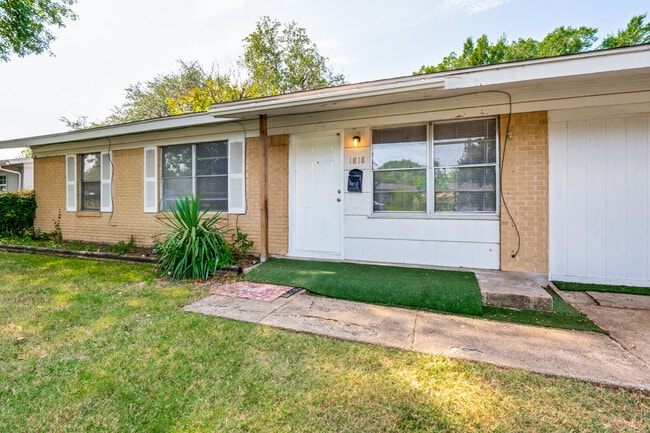Photo - 1818 Highland Dr