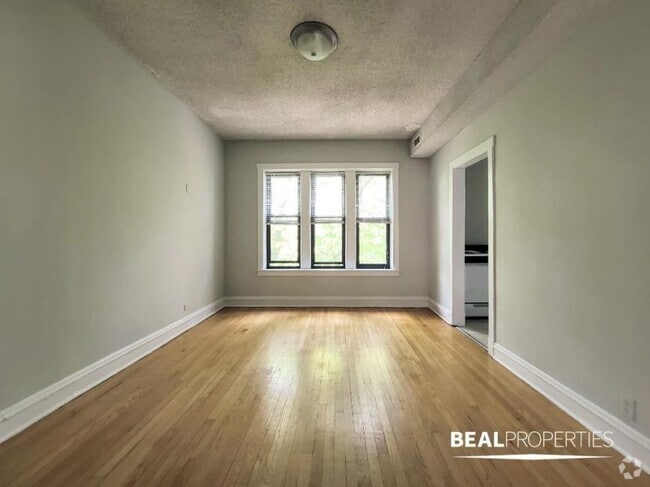 Building Photo - 2 bedroom in CHICAGO IL 60657 Unit W3 Rental